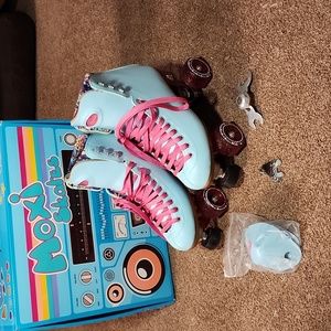 Moxi Beach Bunny sky blue skates
